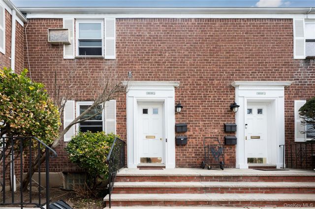 263-28 73rd Avenue 1st Fl, Glen Oaks, NY 11004
