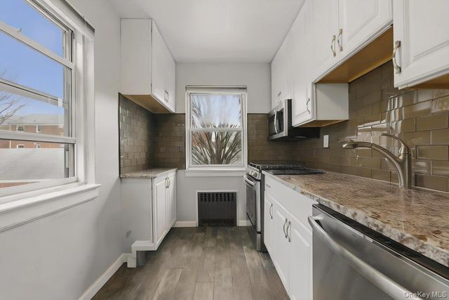 263-28 73rd Avenue 1st Fl, Glen Oaks, NY 11004