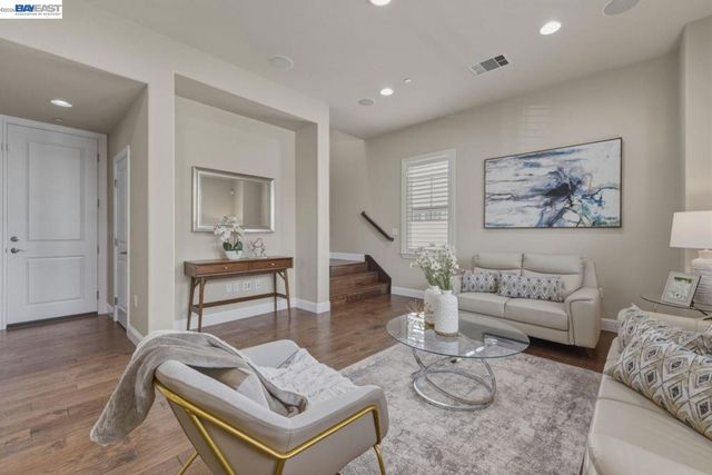 4450 Sunset View Dr, Dublin, CA 94568