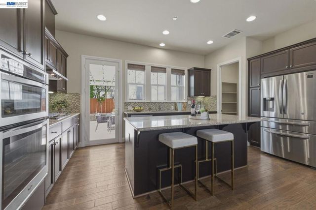 4450 Sunset View Dr, Dublin, CA 94568