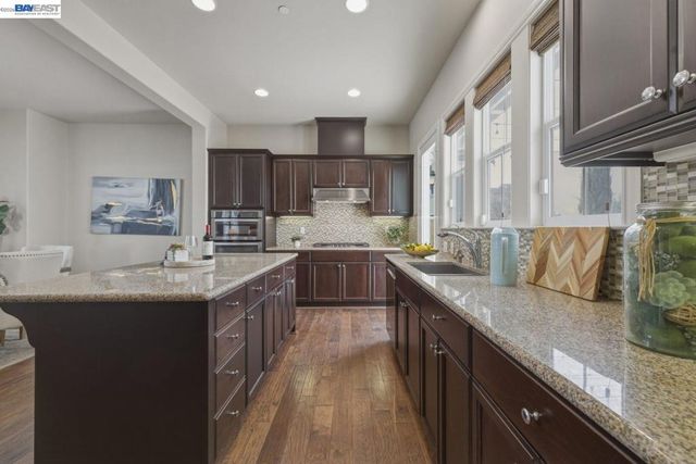 4450 Sunset View Dr, Dublin, CA 94568