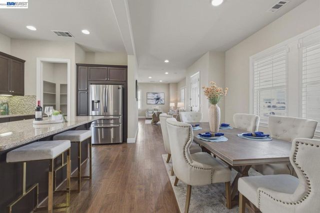 4450 Sunset View Dr, Dublin, CA 94568