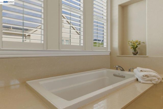 4450 Sunset View Dr, Dublin, CA 94568