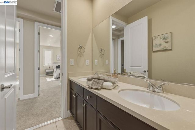 4450 Sunset View Dr, Dublin, CA 94568