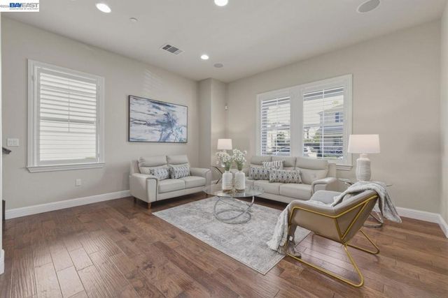 4450 Sunset View Dr, Dublin, CA 94568