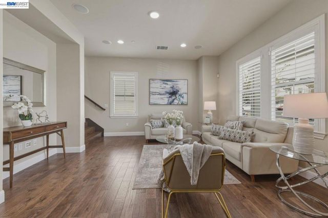 4450 Sunset View Dr, Dublin, CA 94568