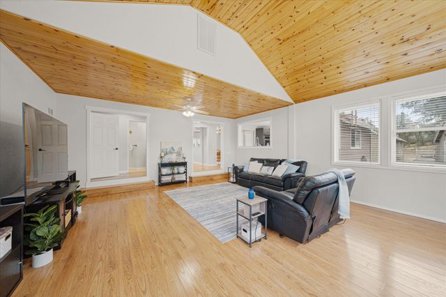 10190 Oak Run Road, Millville, CA 96069