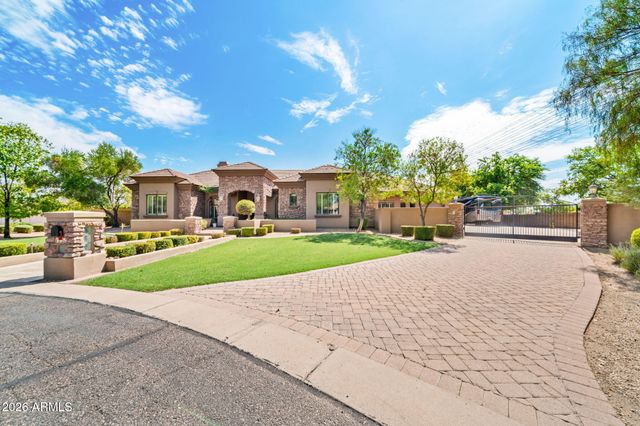 1131 E DESERT Court, Gilbert, AZ 85234