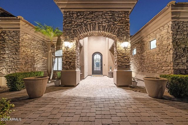 1131 E DESERT Court, Gilbert, AZ 85234