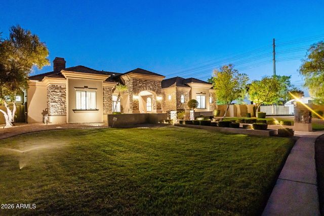 1131 E DESERT Court, Gilbert, AZ 85234
