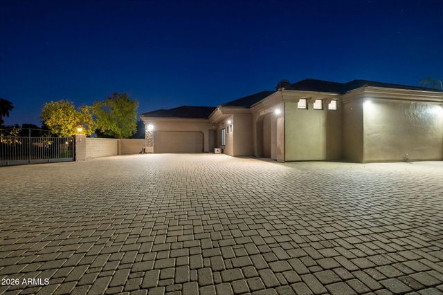 1131 E DESERT Court, Gilbert, AZ 85234