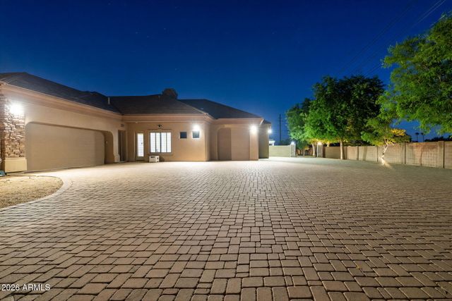 1131 E DESERT Court, Gilbert, AZ 85234