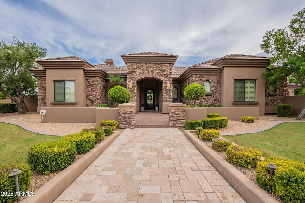 1131 E DESERT Court, Gilbert, AZ 85234 — exterior