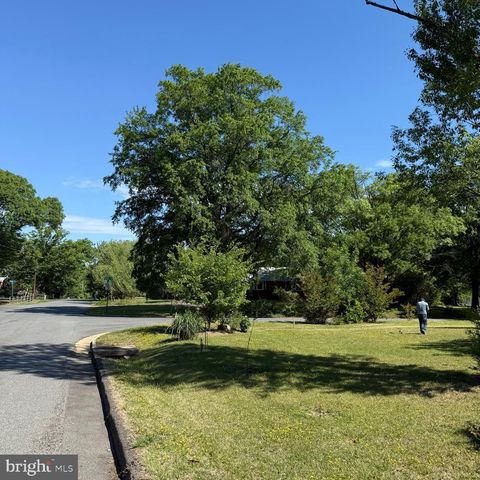 5520 DAWES AVE, Alexandria, VA 22311