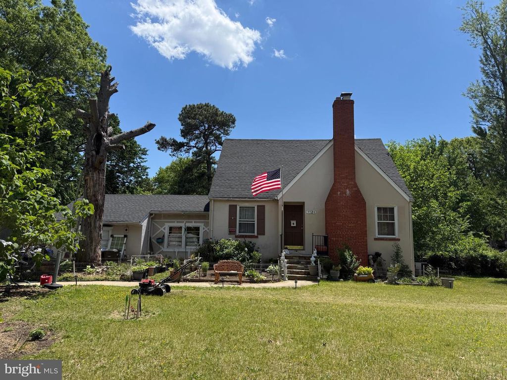 5520 DAWES AVE, Alexandria, VA 22311
