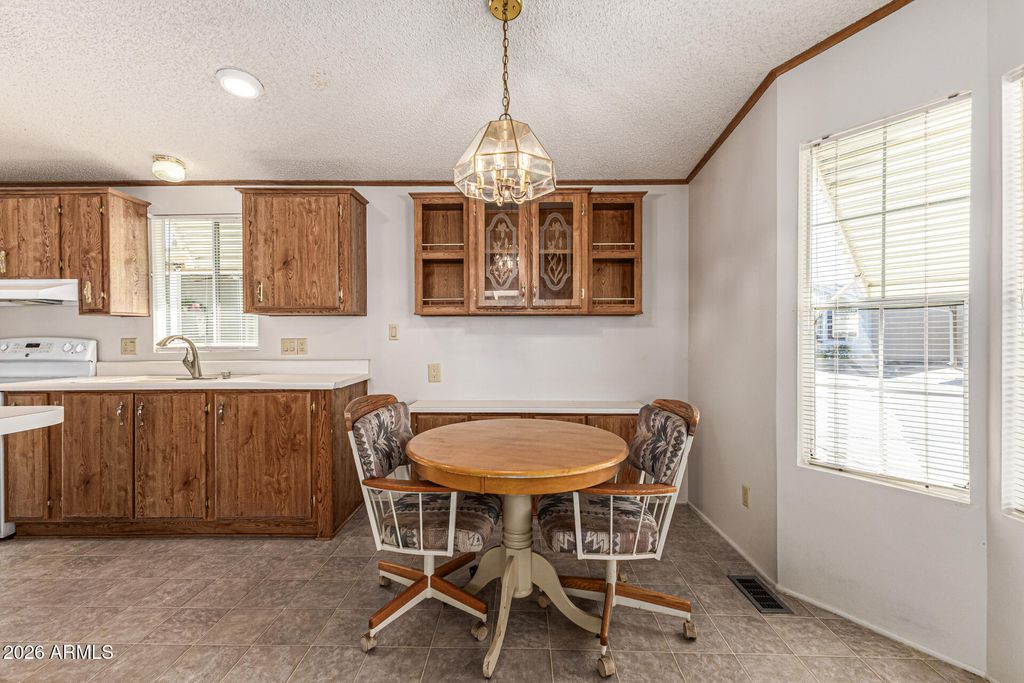 Image 6 of property listing at 5735 E MCDOWELL Road 92, Mesa, AZ 85215