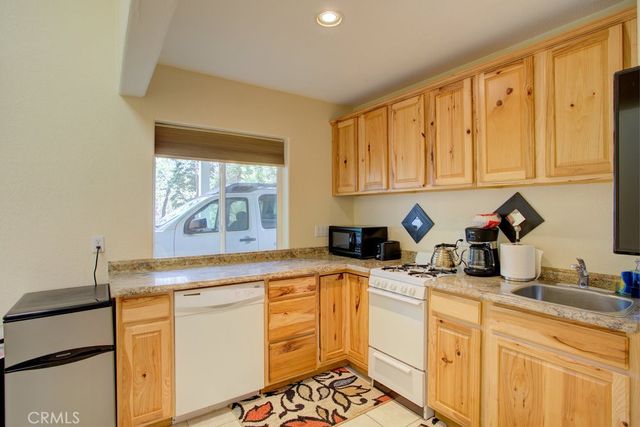 32557 Pine Cone Ct A&B, Running Springs, CA 92382