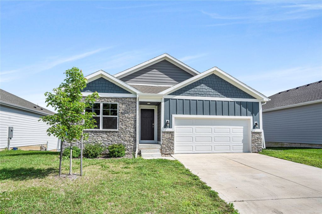 119 Dakota Circle, Waukee, IA 50263