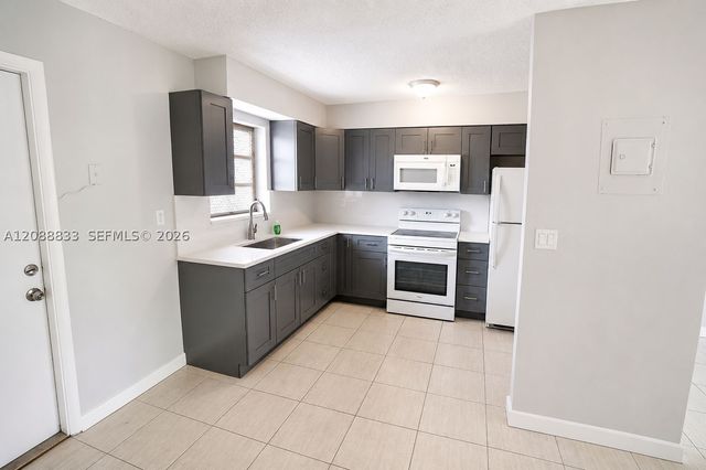 202 SW 27th Ter 202, Fort Lauderdale, FL 33312