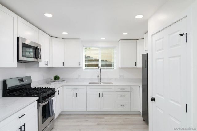 5074 AUBURN DRIVE, San Diego, CA 92105