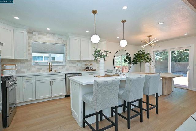 4012 Marcas St, Pinole, CA 94564