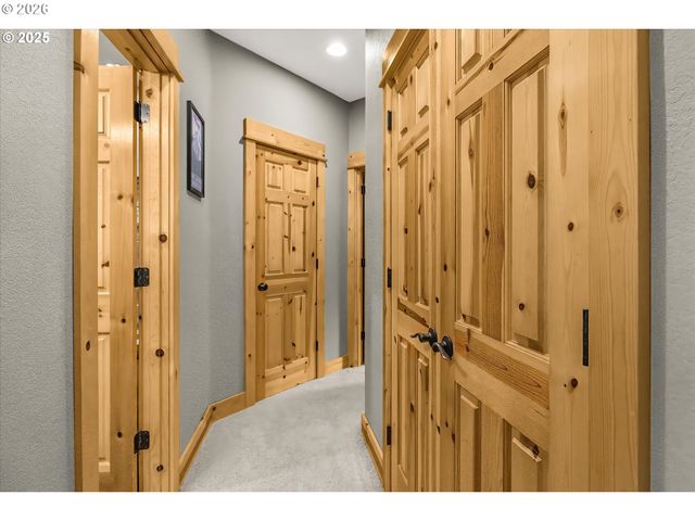 24600 E BRIGHT Ave, Welches, OR 97067