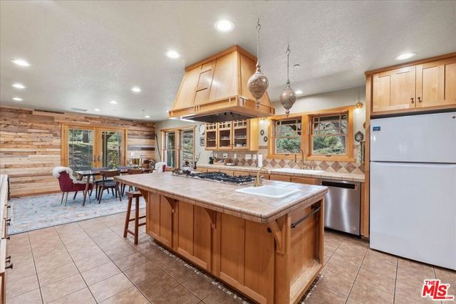 28200 Pine Canyon Road, Lake Hughes, CA 93532