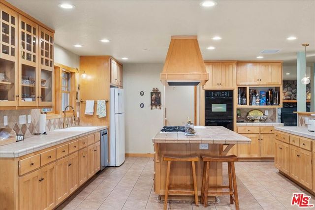 28200 Pine Canyon Road, Lake Hughes, CA 93532