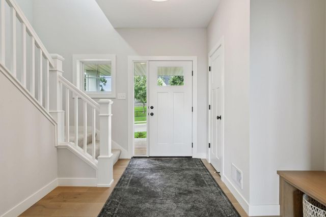 7310 Ambercrest Curve, Inver Grove Heights, MN 55077