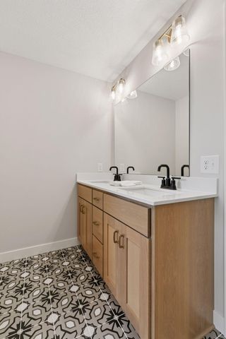 7310 Ambercrest Curve, Inver Grove Heights, MN 55077