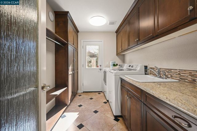 908 Gibson CT, Alamo, CA 94507