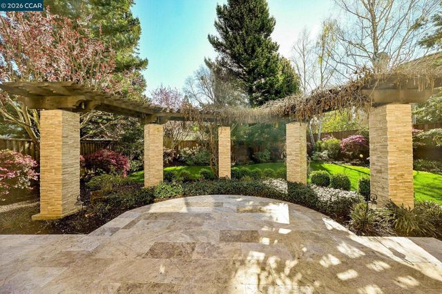 908 Gibson CT, Alamo, CA 94507