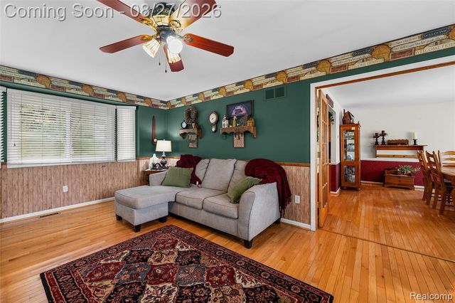 795 Vivian Lane, Oxford, MI 48371
