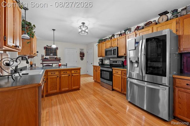 795 Vivian Lane, Oxford, MI 48371