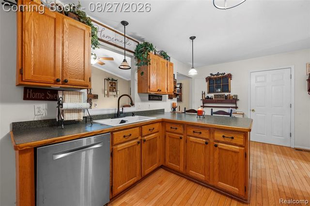 795 Vivian Lane, Oxford, MI 48371