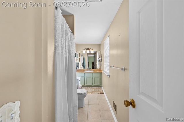 795 Vivian Lane, Oxford, MI 48371