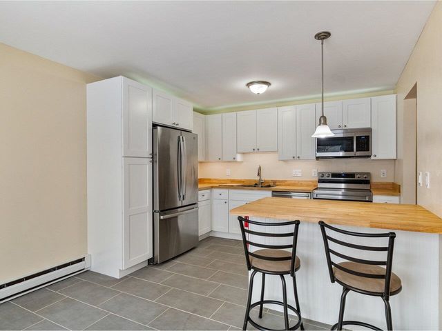 19 Twin Oaks Terrace, South Burlington, VT 05403