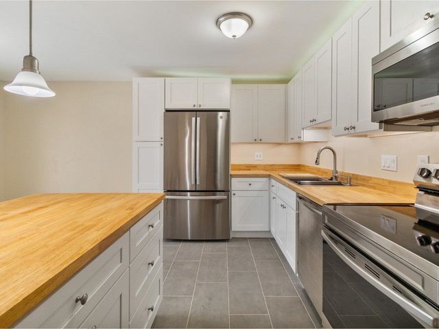 19 Twin Oaks Terrace, South Burlington, VT 05403