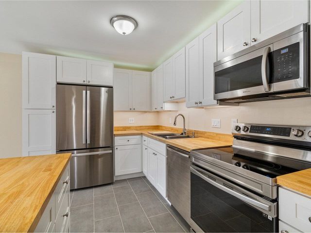 19 Twin Oaks Terrace, South Burlington, VT 05403