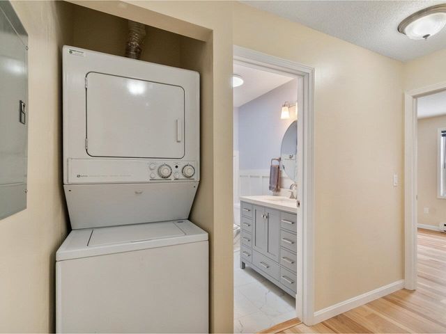 19 Twin Oaks Terrace, South Burlington, VT 05403