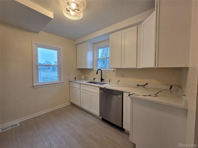 16039 Curtis Street, Detroit, MI 48235