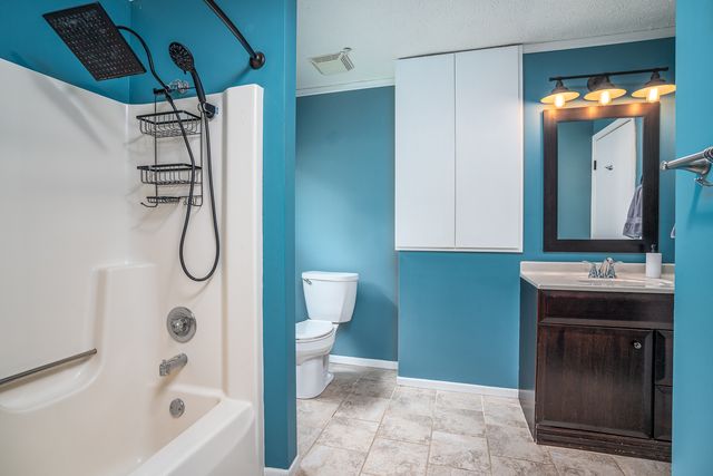 2702 W 46th Street, Davenport, IA 52806
