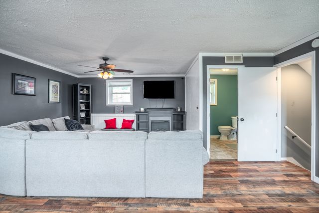 2702 W 46th Street, Davenport, IA 52806