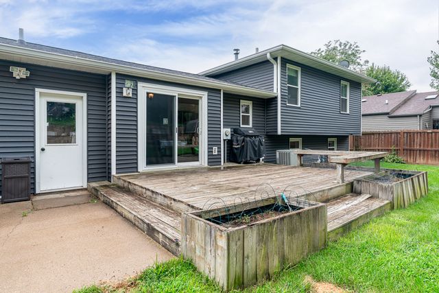 2702 W 46th Street, Davenport, IA 52806