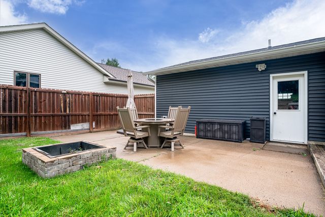 2702 W 46th Street, Davenport, IA 52806