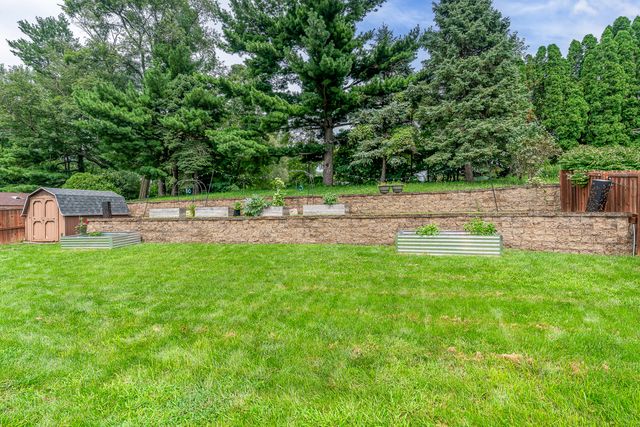 2702 W 46th Street, Davenport, IA 52806