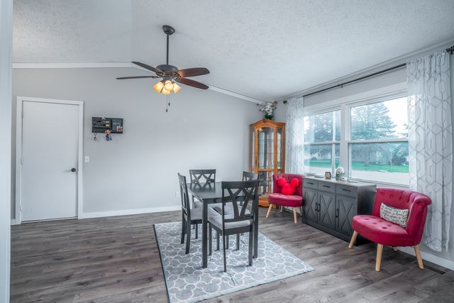 2702 W 46th Street, Davenport, IA 52806