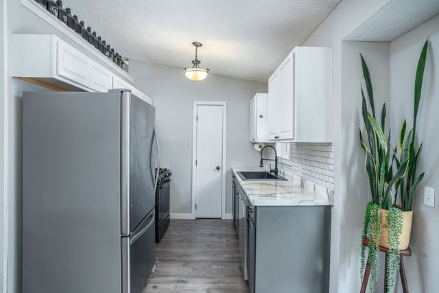 2702 W 46th Street, Davenport, IA 52806