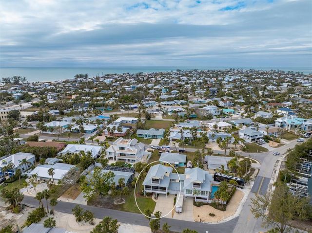 220 82ND STREET, Holmes Beach, FL 34217