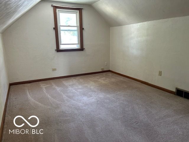 220 E 34th Street, Anderson, IN 46013